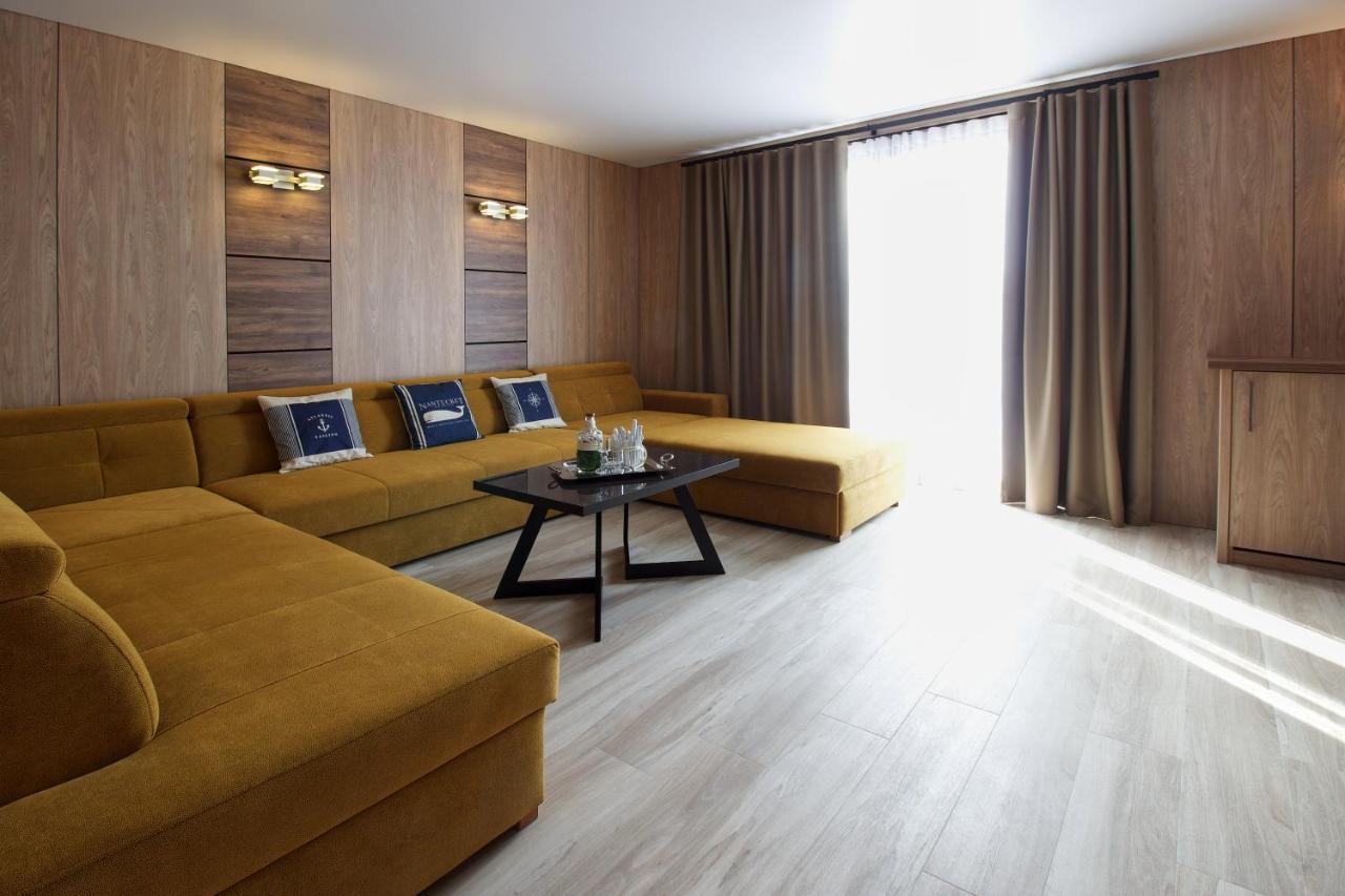 Aparton Hotell *